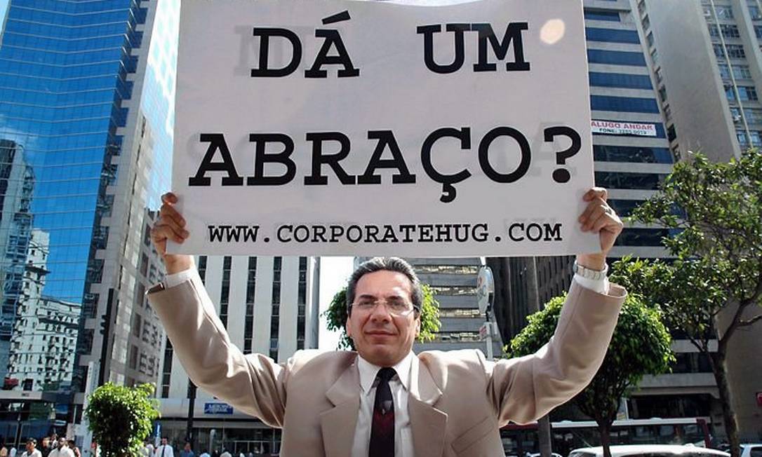 Cena do documentário 'O abraço corporativo', de Ricardo Kauffman - Divulgação