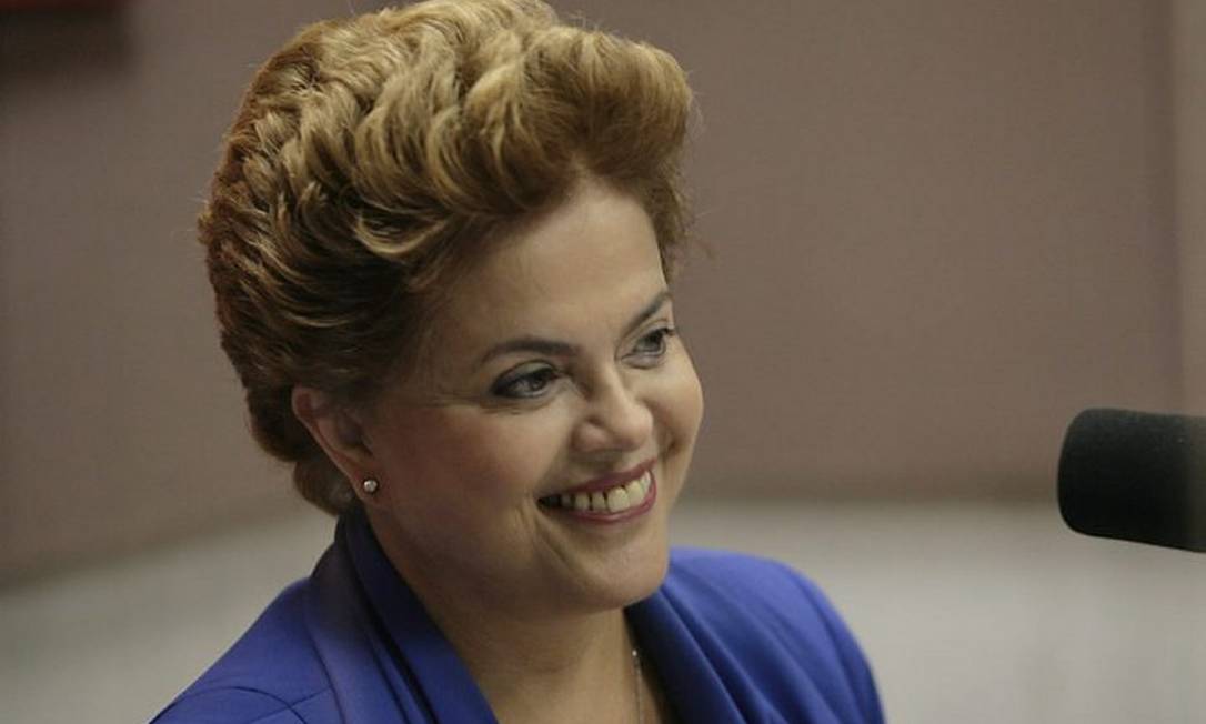 A pré-candidata do PT Dilma Rousseff em entrevista - Marcos Alves O Globo