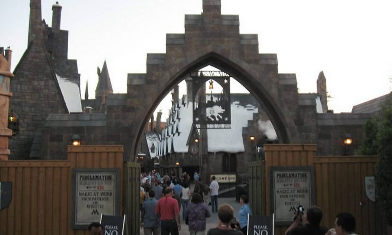 Universal abre as portas para uma prévia do parque temático de Harry Potter  - Jornal O Globo