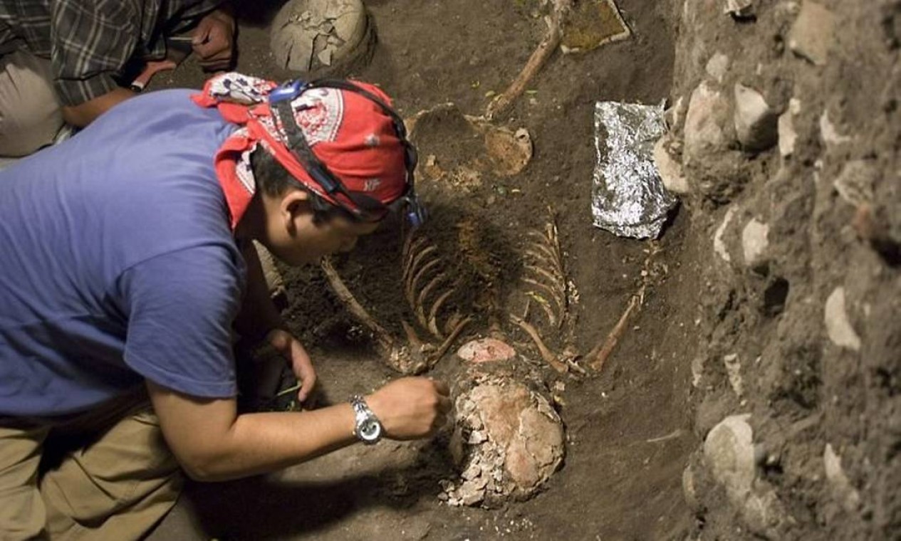 Arqueólogos encontram pirâmide com tumba que pode ser a mais antiga da  Mesoamérica - Jornal O Globo