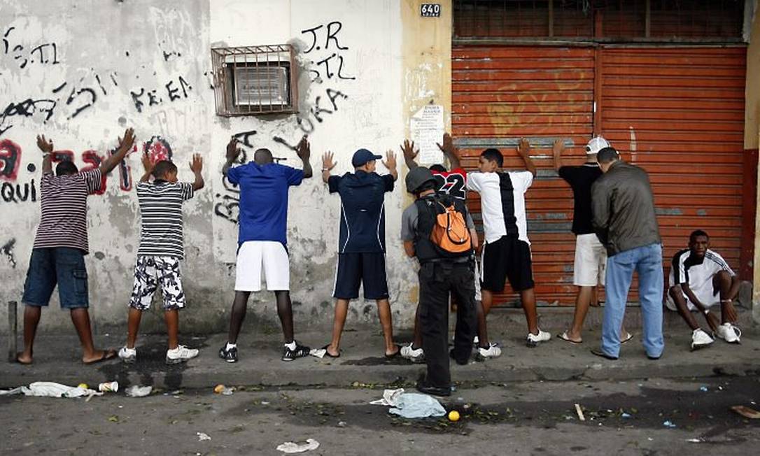 Polícia Faz Operação Nas Favelas Nova Holanda E Parque União Jornal O