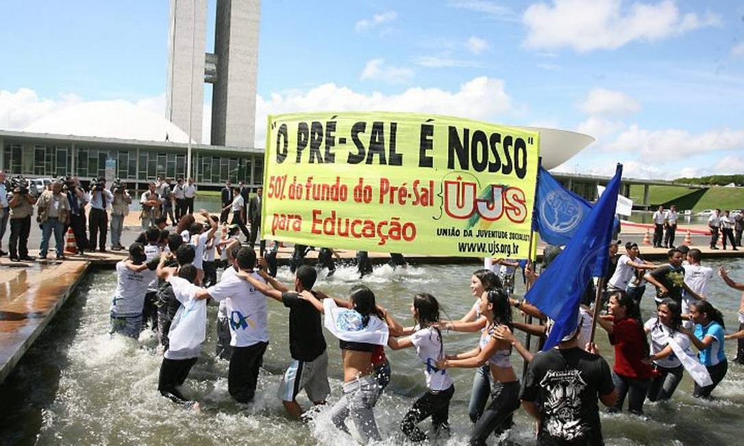 Espelho d'água em frente ao Congresso, estudantes fazem protesto? Roberto Stuckert Filho