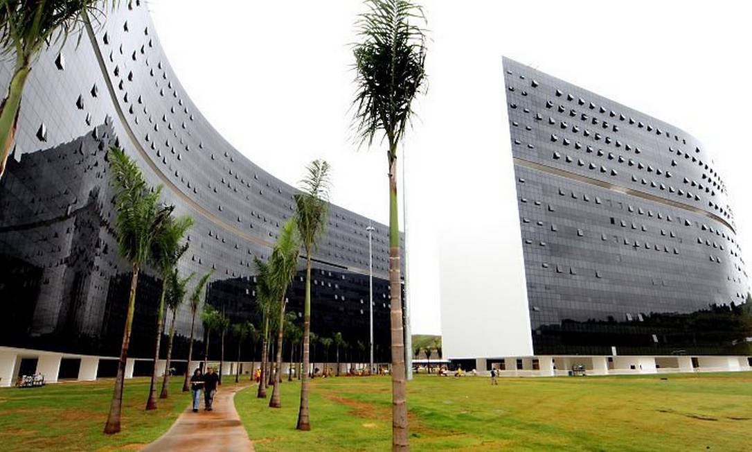 O novo Centro Administrativo do governo de Minas, projetado por Oscar Niemeyer - Crédito: Emmanuel Pinheiro\ O Globo