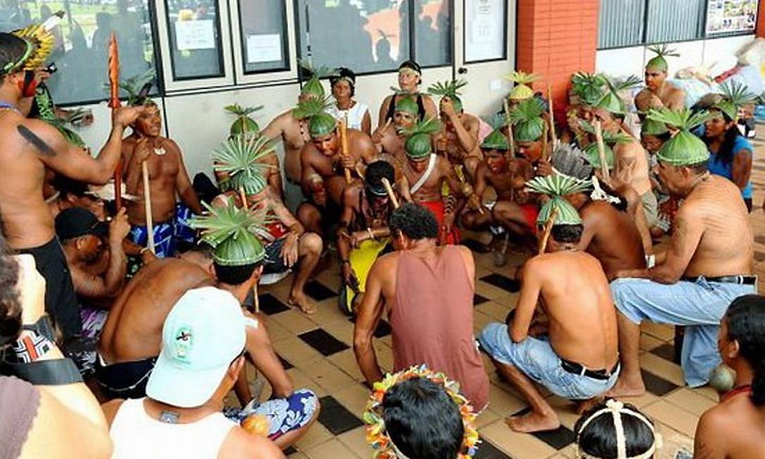 Cerca de 500 índios participam do protesto em Brasília