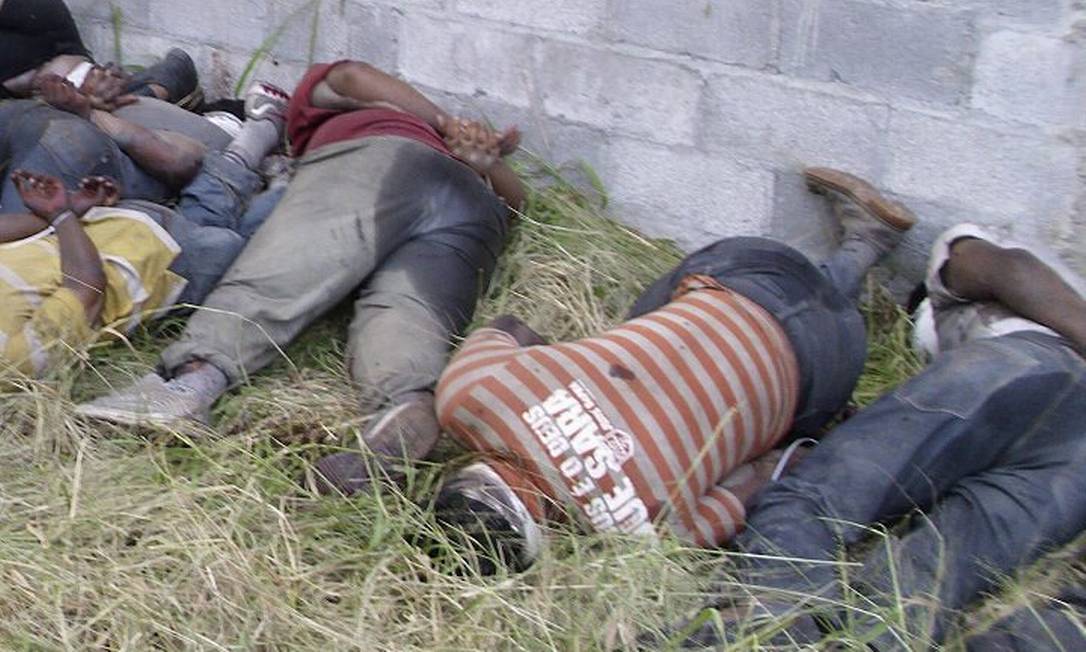 Corpos de vítimas de chacina no México - Reuters