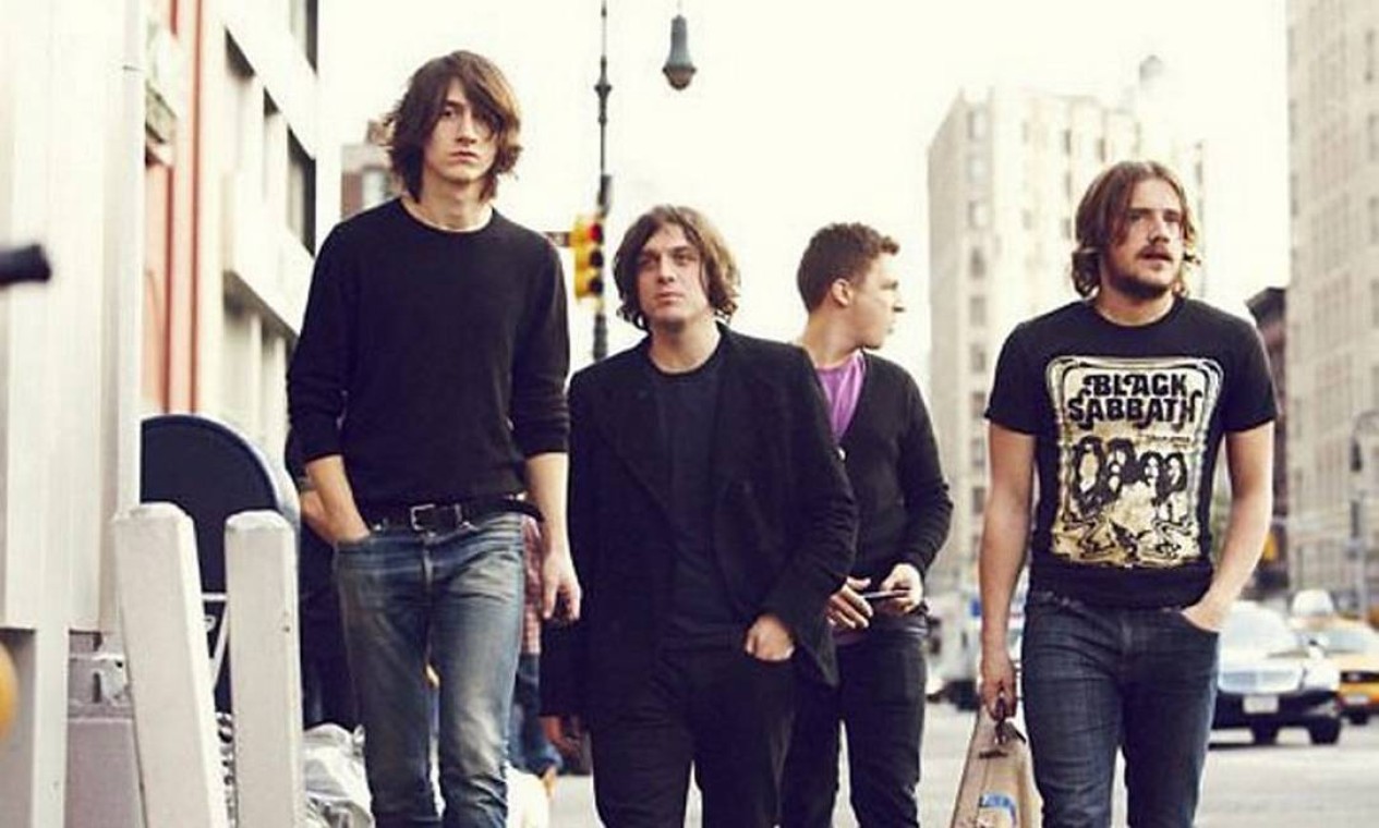 Arctic Monkeys lança vídeo de 'Crying lightning', faixa de
