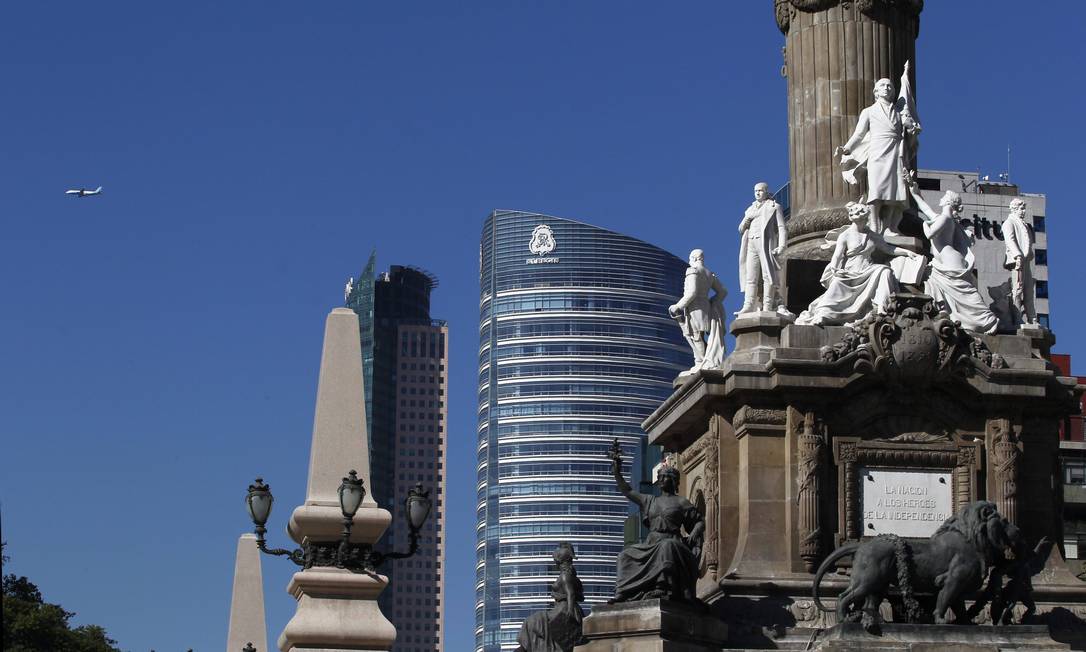 Praça da Independência: Cidade do México junta prédios históricos e construções modernas. Foto: Custodio Coimbra / Agência O Globo