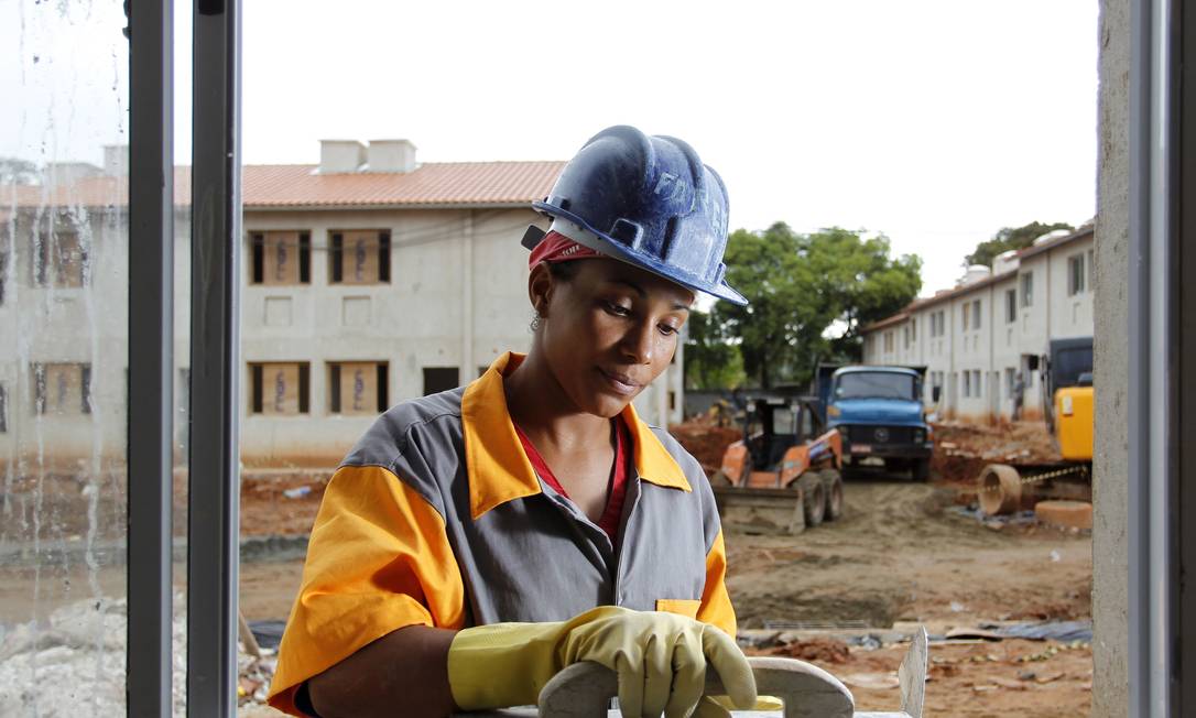 Mulher Peão: o que pensam os homens sobre as mulheres na construção civil