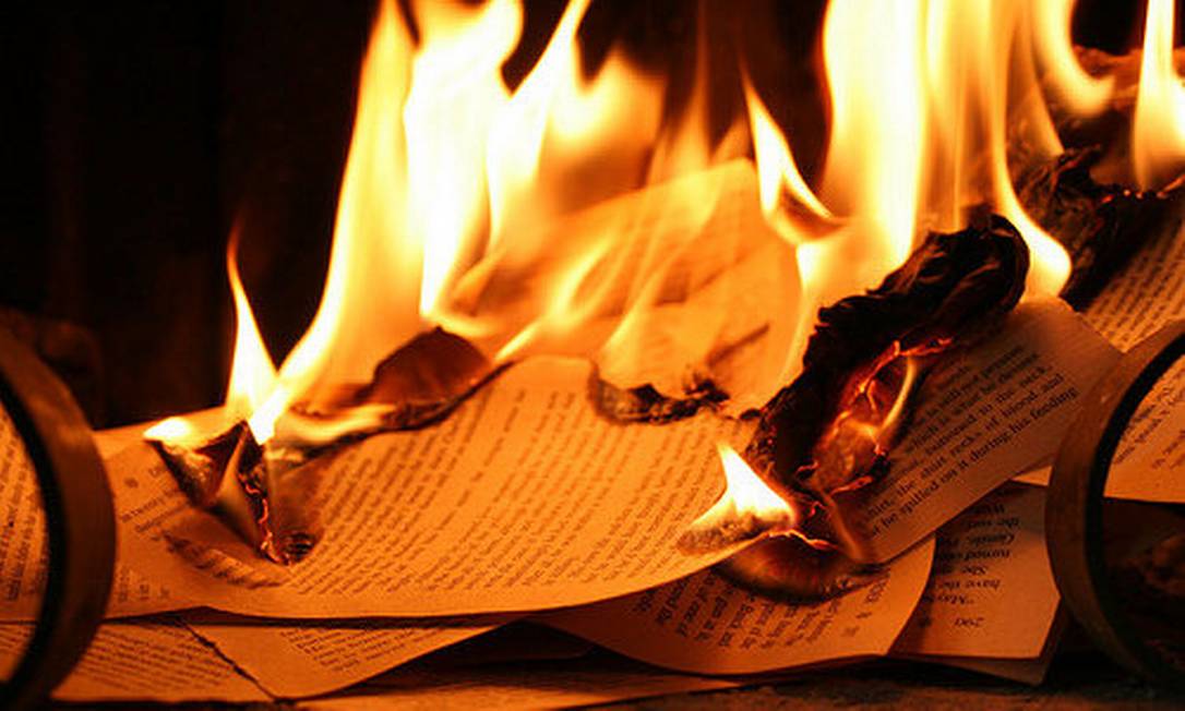 'Farenheit 451': referência à temperatura em que o papel queima Foto: Reprodução