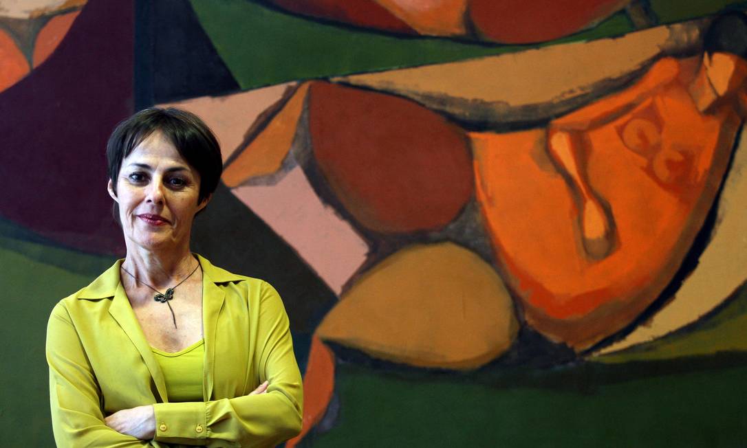 A ministra da Cultura Ana de Hollanda, em Brasília: 'guerra de nervos' Foto: Gustavo Miranda / Agência O Globo
