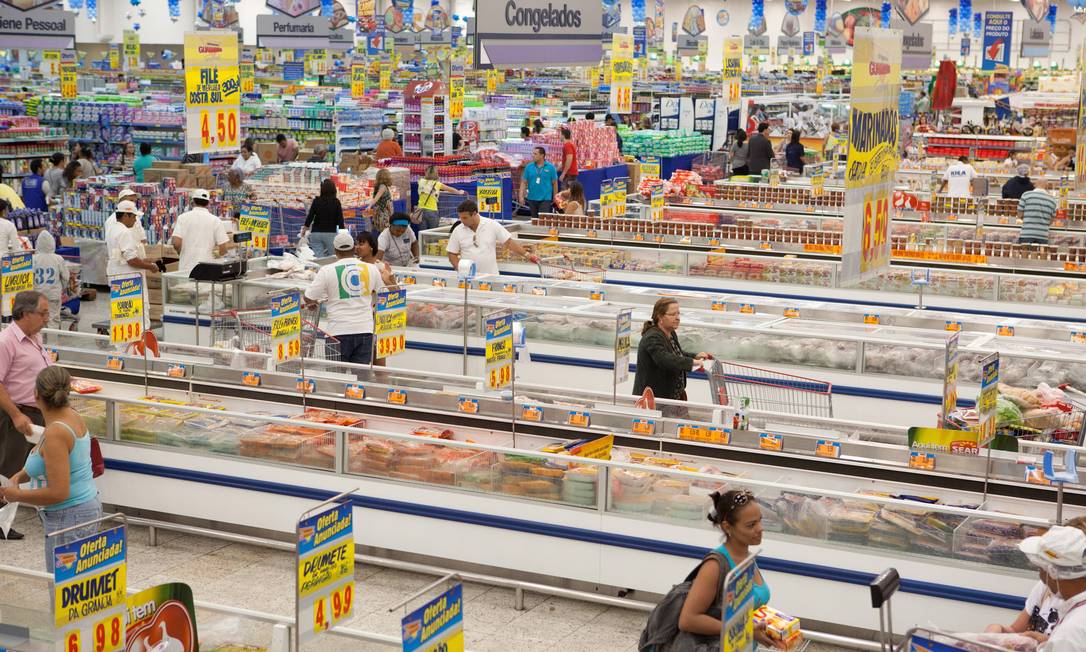 Os itens de alimentação e bebidas foram os que tiveram maior impacto sobre a inflação deste mês medida pelo IPCA-15 Foto: Bianca Pimenta / O Globo
