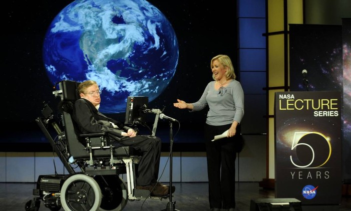 Stephen Hawking e sua filha, Lucy, em evento da Nasa