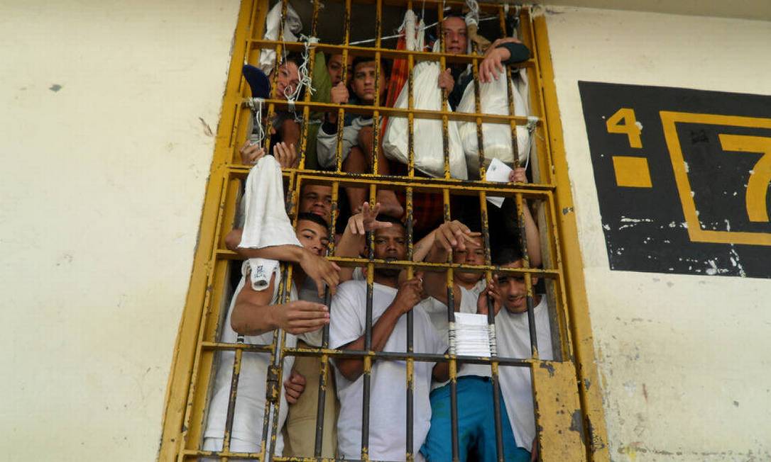 Relação entre o número de presos e de assassinatos divide especialistas . Na foto, presos num centro de detenção em Osasco (SP)
Foto: Esmar Filho / CNJ