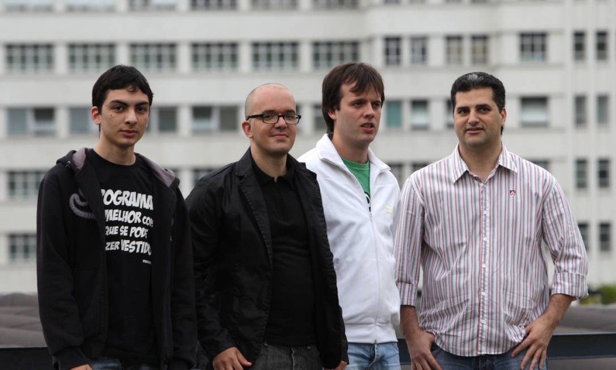 ‘Hackers do bem’ divulgam informações para a sociedade - Jornal O Globo