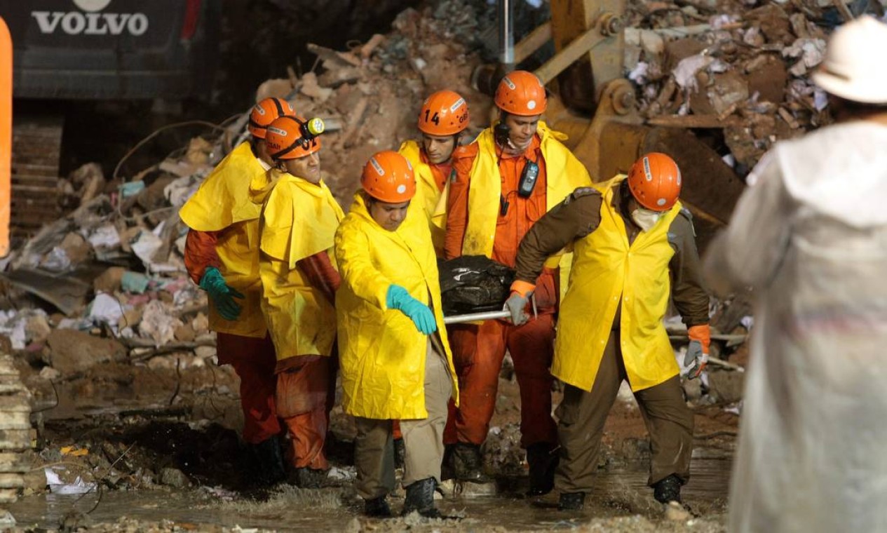 Desabamento de prédios no Centro: bombeiros acham mais corpos - Jornal O  Globo