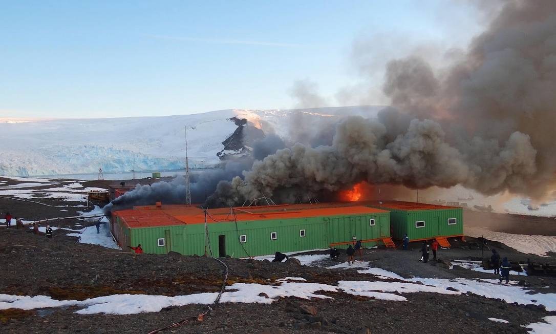 Resultado de imagem para Incêndio  estação científica brasileira na  Antártida,