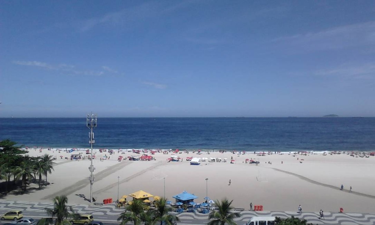 As areias escaldantes da Praia de Copacabana são apontadas pela leitora Luzineide Novais como uma das belezas do Rio Foto: Eu-repórter / Leitora Luzineide Novais