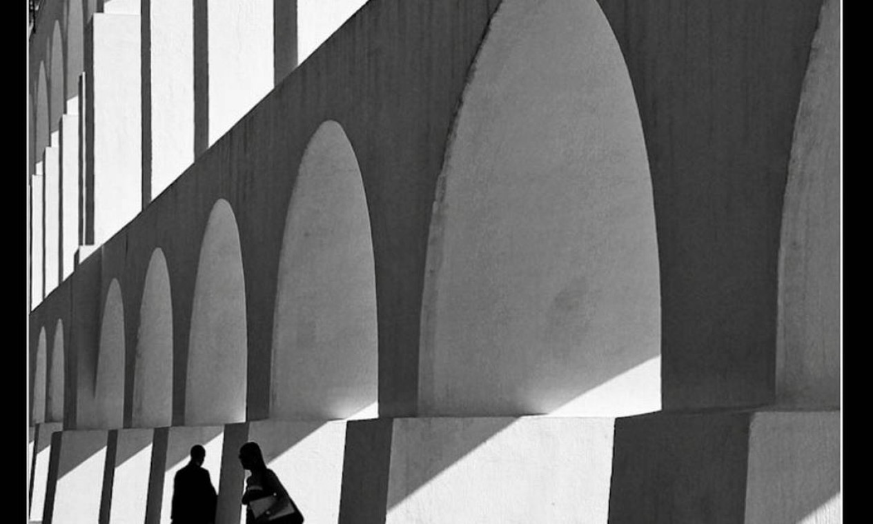 Luzes e sombras criam contornos nos Arcos da Lapa Foto: Eu-repórter / Leitor Milton Ostetto