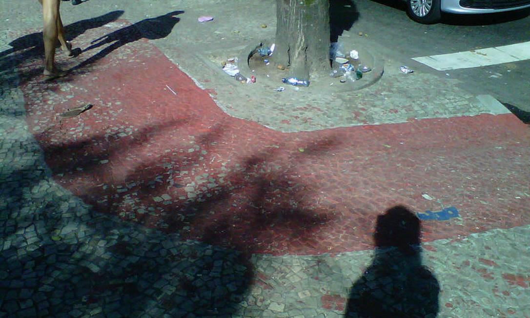 
Ciclofaixa se desgata um dia após sua pintura na Praça Santos Dumont, na Gávea
Foto: Foto da leitora Karen Soares