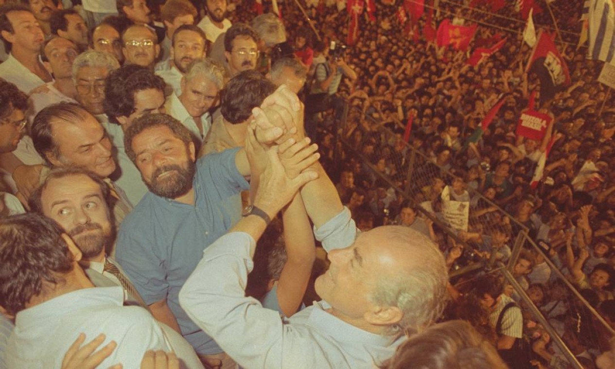 Nas eleições presidenciais de 1989, apoiando Lula Foto: O Globo / Chiquito Chaves