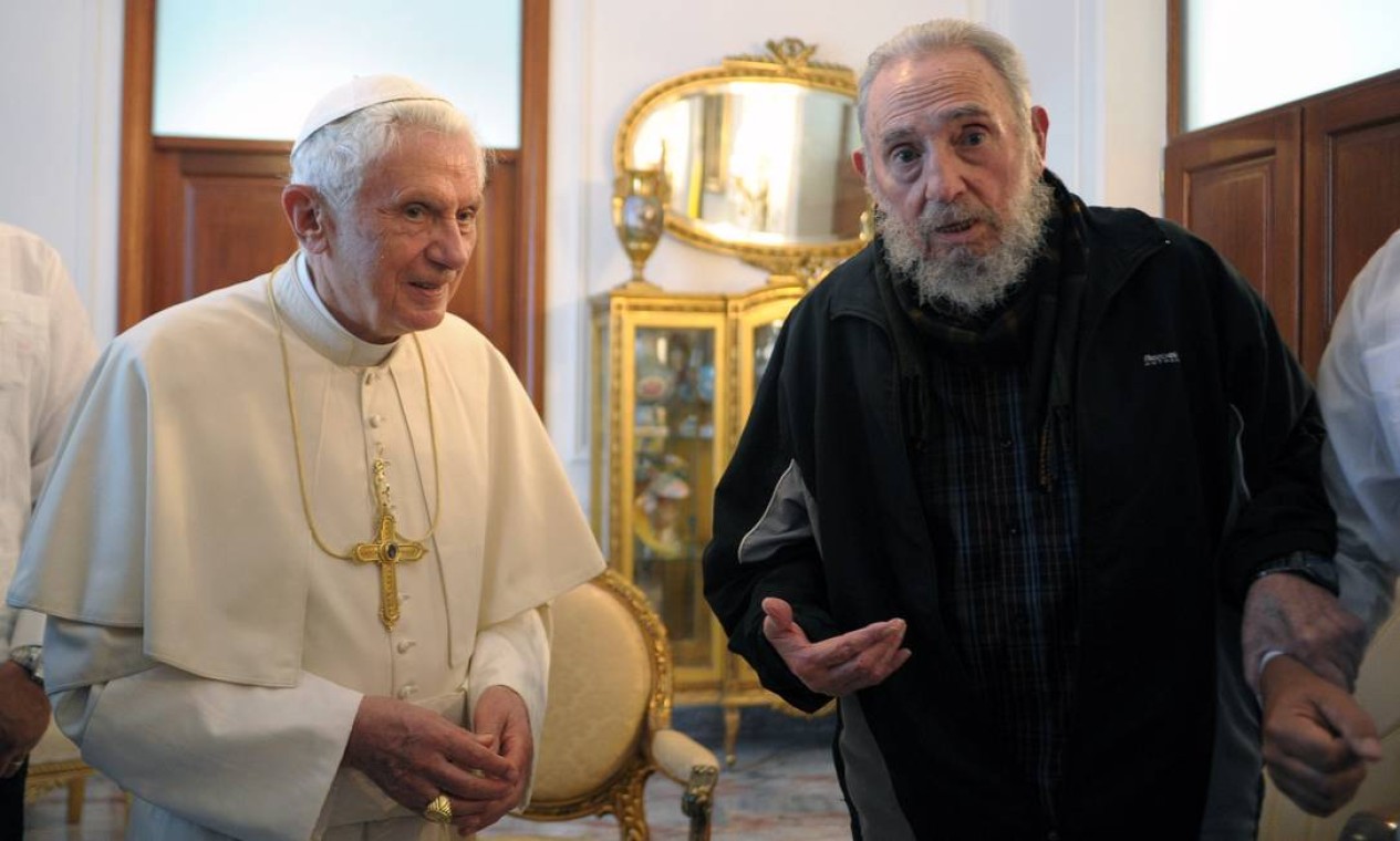 Bento XVI se reúne com Fidel: 14 anos antes, o então presidente cubano recebeu João Paulo II Foto: AP