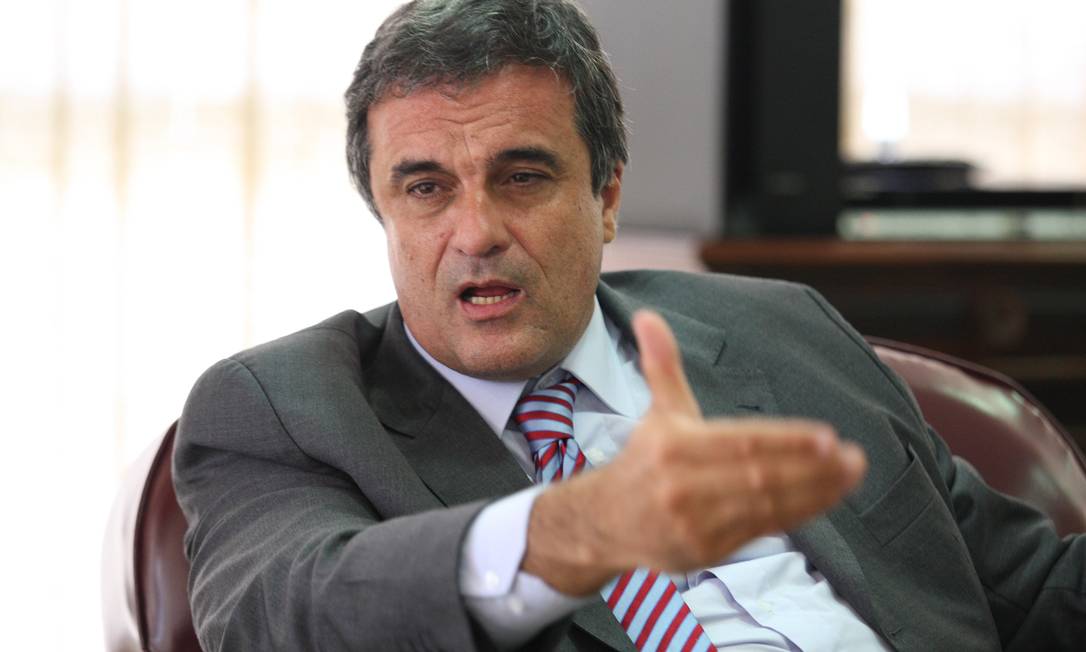 
O ministro da Justiça José Eduardo Cardozo
Foto: O Globo / Aílton de Freitas