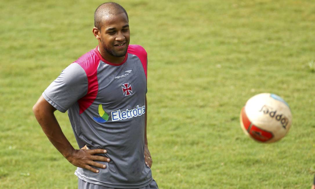 Fellipe Bastos Problemas fora de campo atrapalharam o Vasco Jornal O