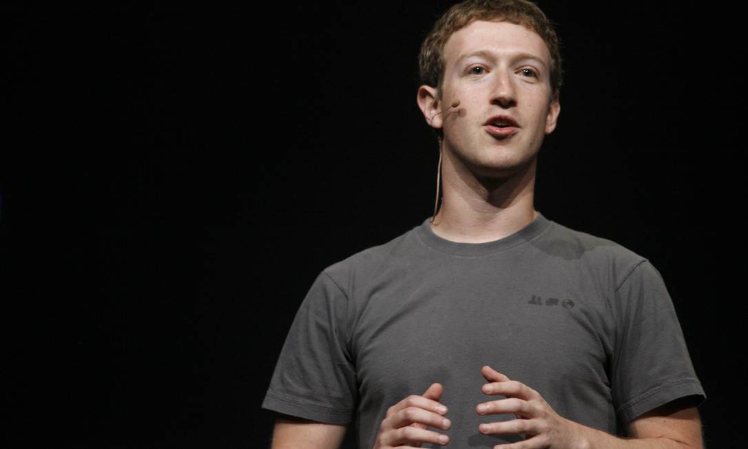 Mark Zuckerberg para durante o Facebook f8, conferência para desenvolvedores em São Francisco, na Califórnia Foto: AFP