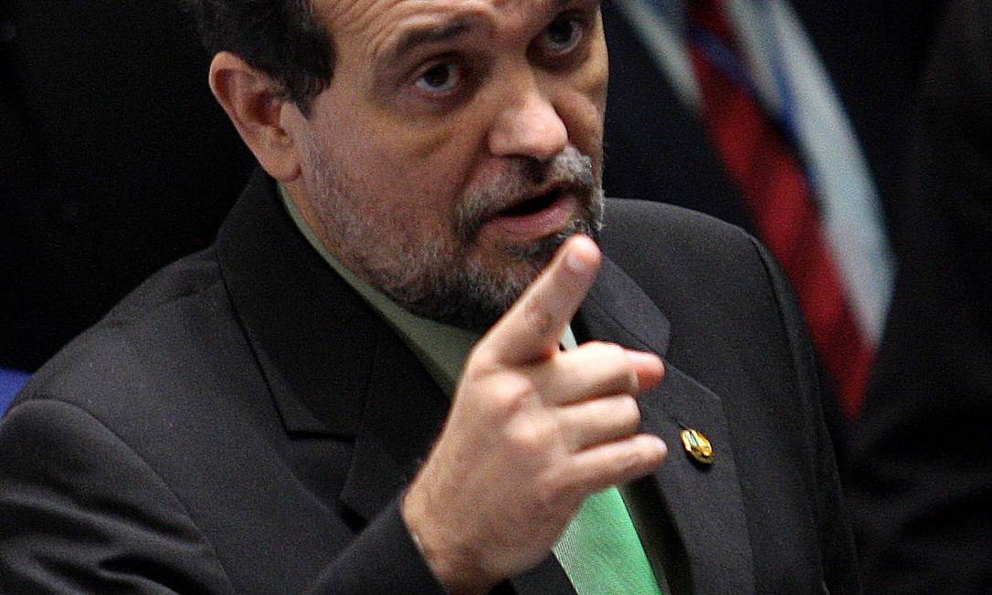 
O Senador Walter Pinheiro (PT-BA) no plenário do Senado Federal, em Brasilia
Foto: O Globo / Ailton de Freitas