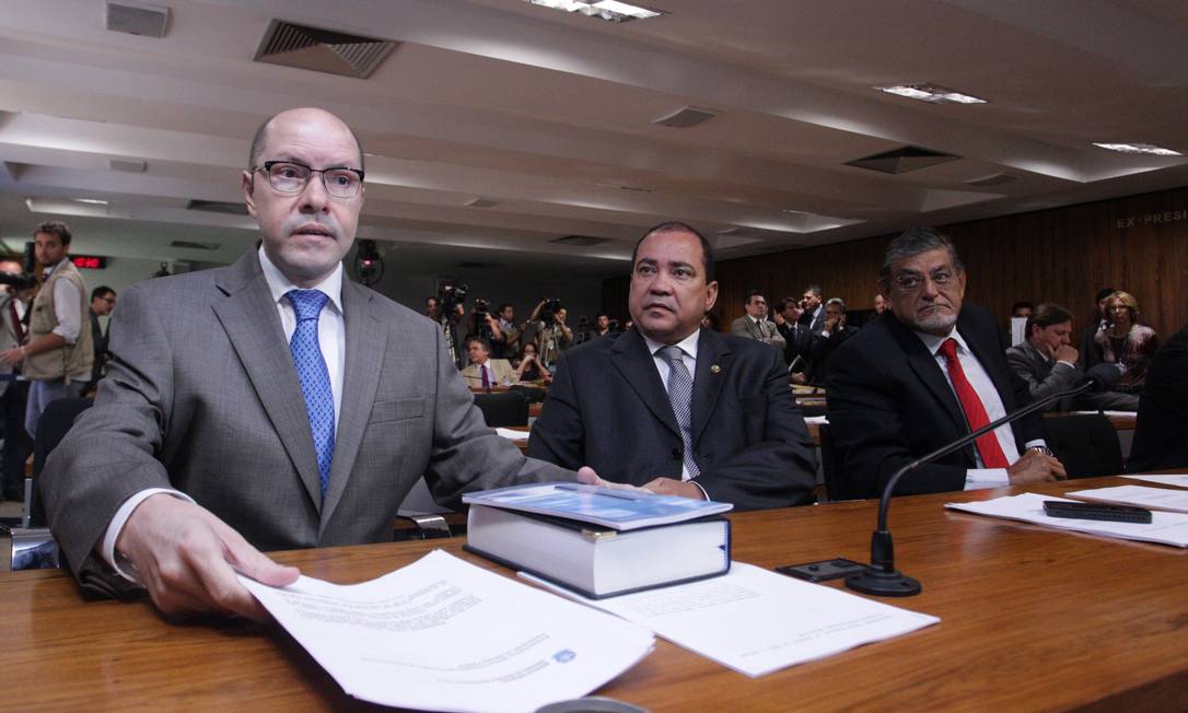 
O senador Demóstenes Torres retorna ao Senado e comparece ao Conselho de Ética
Foto:
André Coelho
/
O Globo
