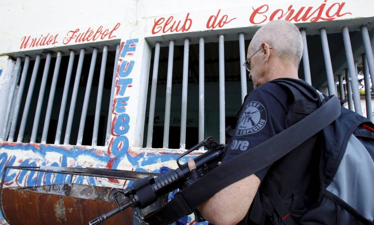O objetivo as operações é capturar bandidos que estão praticando assaltos em Niterói Foto: O Globo / Fernando Quevedo