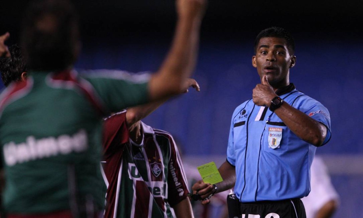 LEMBRA? Árbitro reconhece erro que mudou rumo de clássico entre Flamengo x Vasco