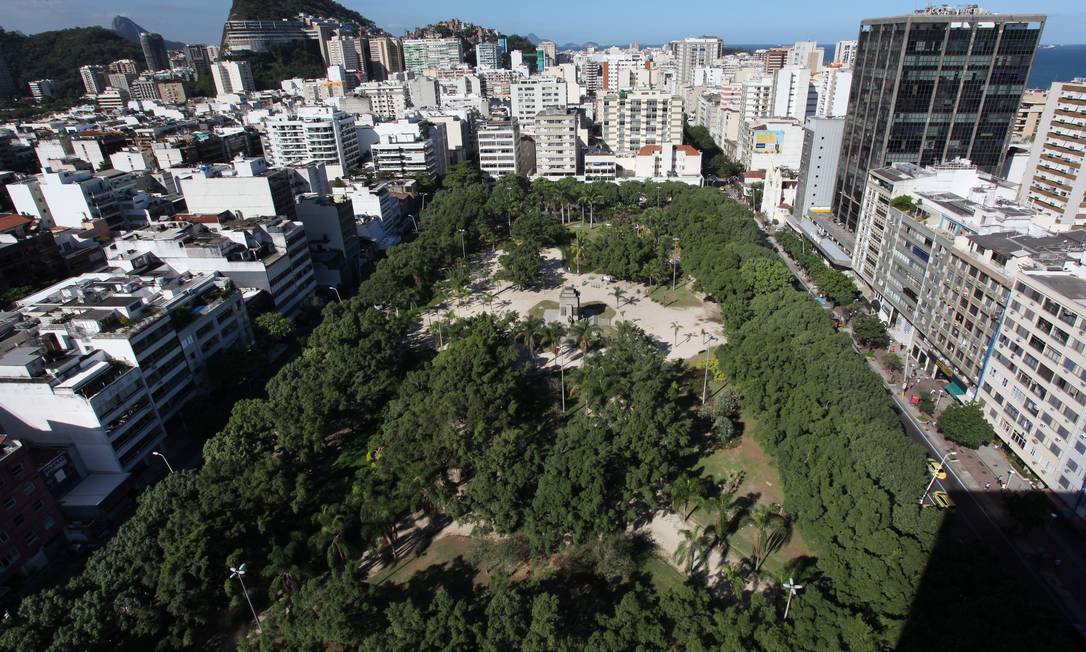 
A Praça Nossa Senhora da Paz, em Ipanema, que terá o maior número de árvores retiradas
Foto: Simone Marinho / Agência O Globo