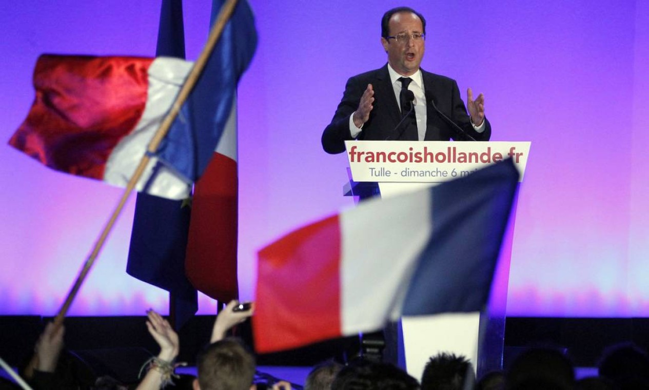 Hollande durante seu primeiro discurso após a eleição: socialista critica ‘fraturas’ e divisão da sociedade francesa durante governo de Sarkozy Foto: Regis Duvignau/Reuters - 06/05/2012