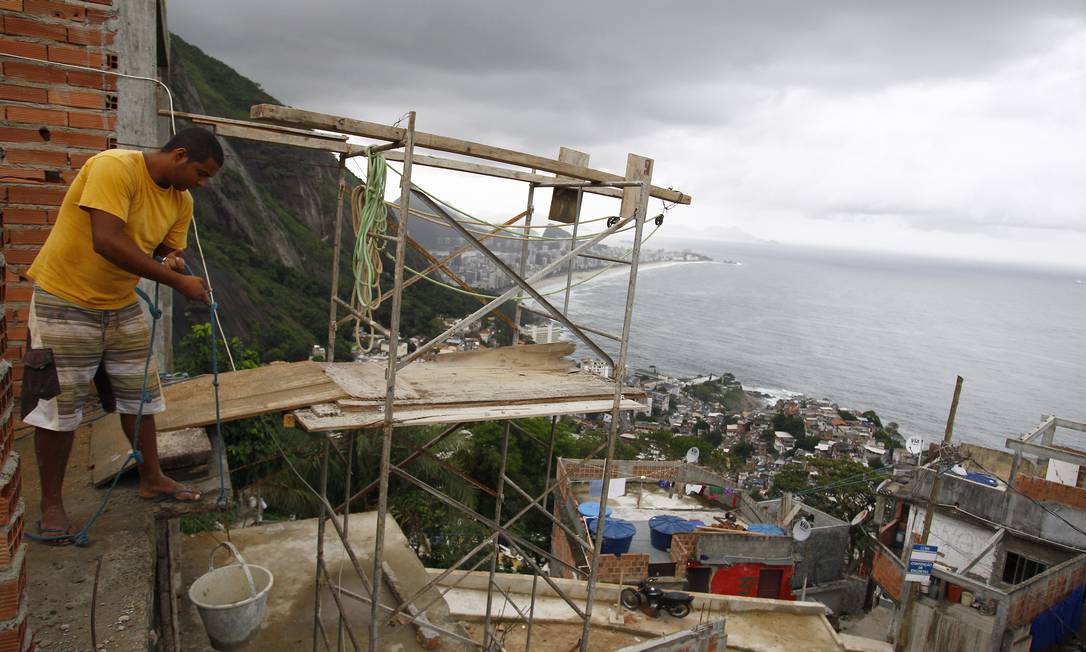 
Construção de hotel cinco estrelas no Vidigal, na Zona Sul do Rio
Foto: Pablo Jacob / O Globo