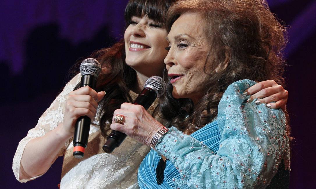 Zooey Deschanel vai interpretar Loretta Lynn na Broadway Jornal O Globo