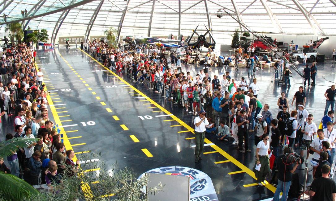 
O Hangar-7, em Salzburgo: pista para competição de gaivotas
Foto: Divulgação