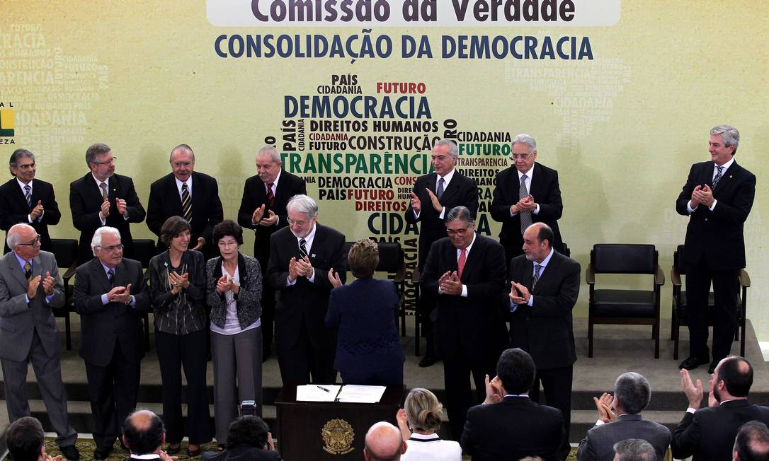 
Dilma instala a Comissão da Verdade em cerimônia do Palácio do Planalto
Foto: O Globo / Ailton de Freitas