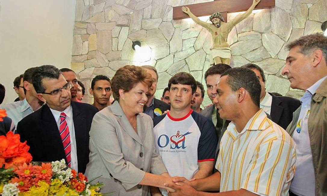 Dilma recebe apoio de militantes católicos em capela dentro do Mercado Central. Foto: Divulgação - Roberto Stuckert Filho