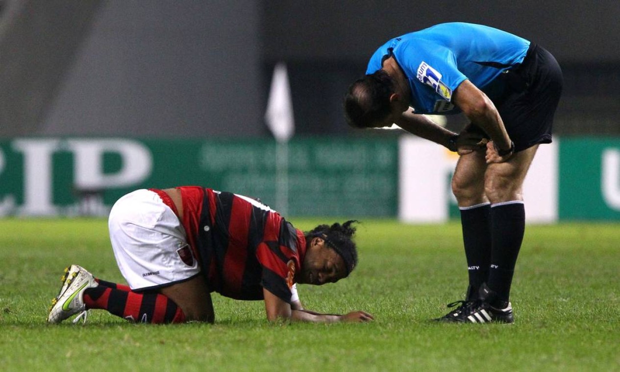 Ronaldinho alternou bons e maus momentos durante o Campeonato Brasileiro de 2011 Foto: Ivo Gonzalez