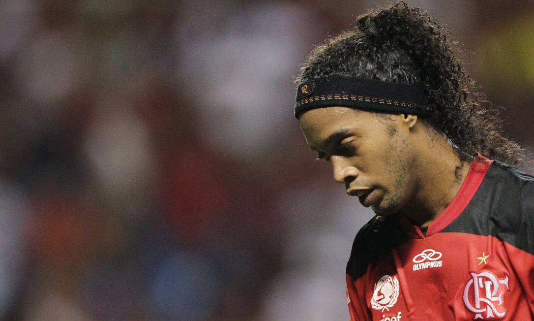 
O sentimento no Flamengo é de que Ronaldinho traiu a confiança do clube
Foto:
Ricardo Moraes
/
Reuters
