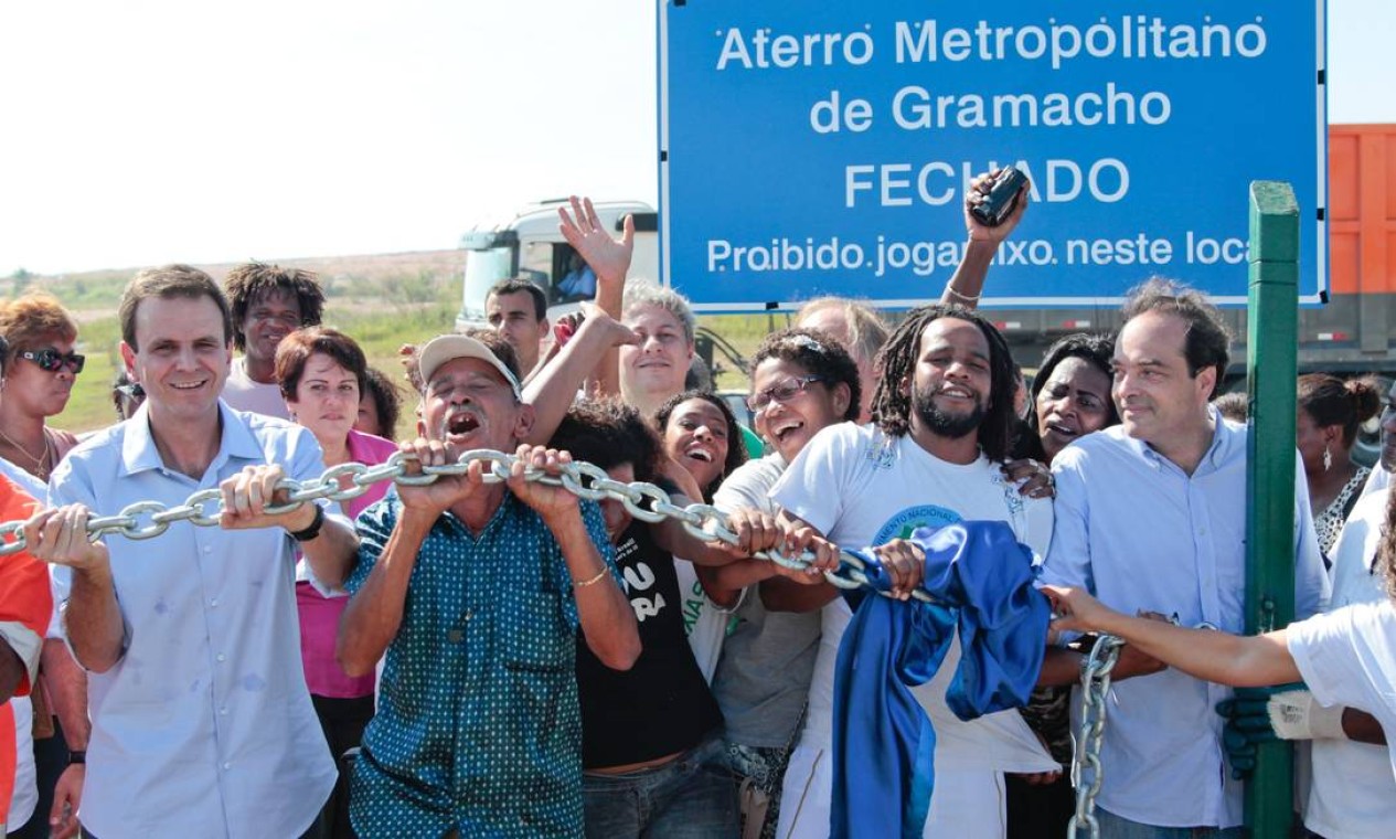 O Aterro Sanitário funcionou por mais de 30 anos e foi desativado neste domingo, 3 de junho Foto: Pedro Kirilos / O Globo