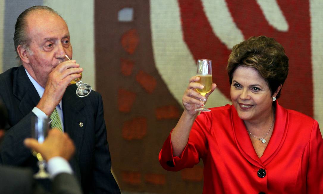 
Presidente Dilma Rousseff ao lado do Rei da Espanha, Juan Carlos I
Foto: Agência O Globo / Gustavo Miranda