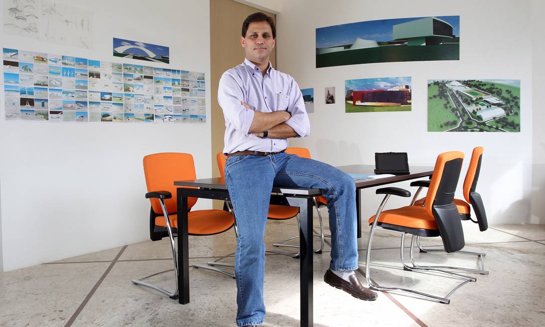 
O arquiteto Paulo Sérgio Niemeyer, que criou um projeto de urbanismo sustentável para Duque de Caxias, o primeiro do gênero no país
Foto: Carlos Ivan / O Globo