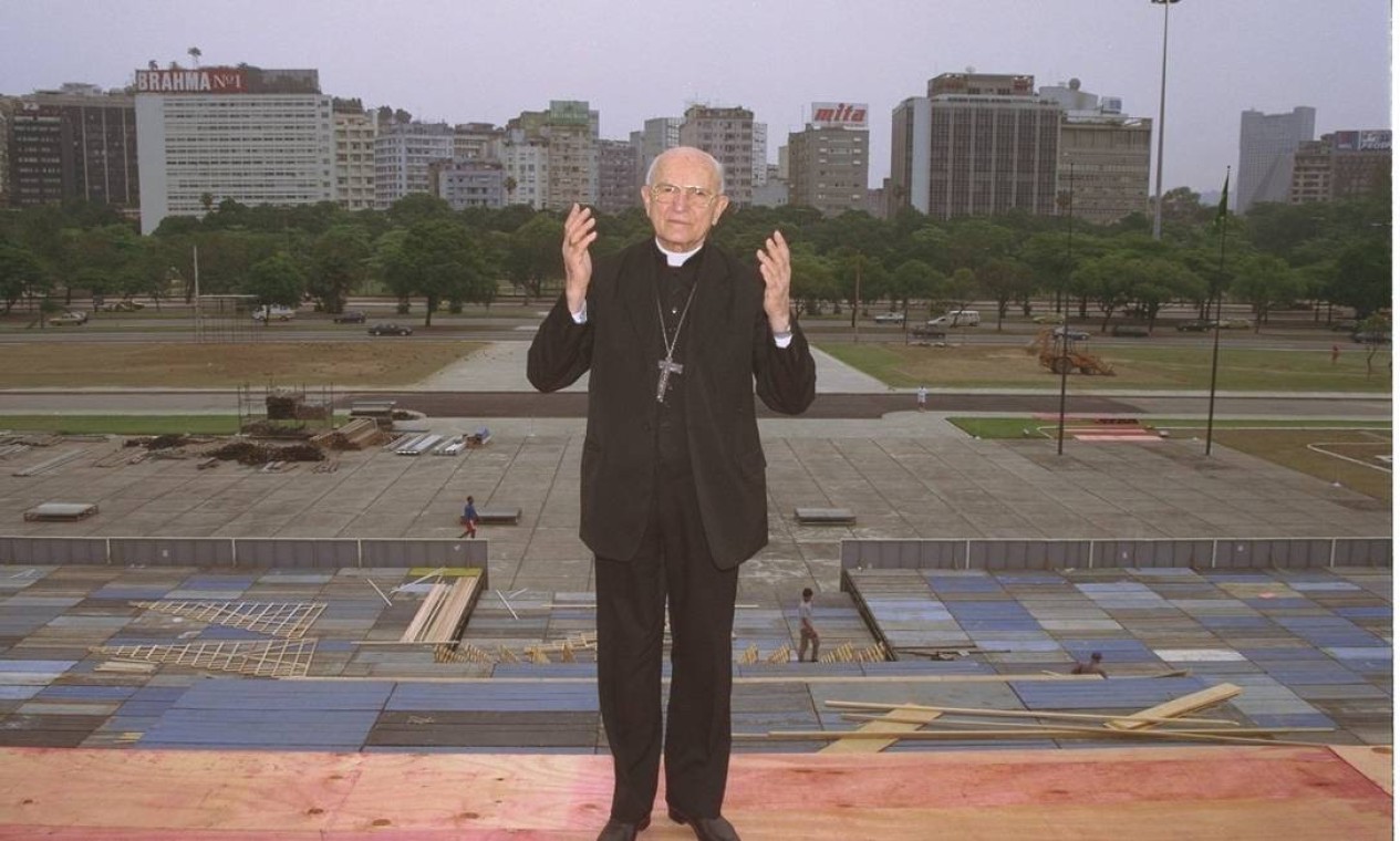 Em 1997, Dom Eugenio no Aterro do Flamengo, onde nos dias seguintes seria realizada missa com o então Papa João Paulo II Foto: Gusto Costa - 25/09/1997 / Arquivo O Globo