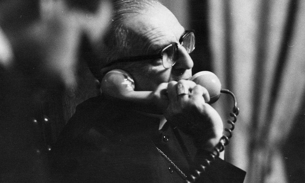 Dom Eugênio Sales fala sobre a morte do Papa Paulo VI, em 1978 Foto: Paulo Moreira - 06/08/1978 / Arquivo O Globo