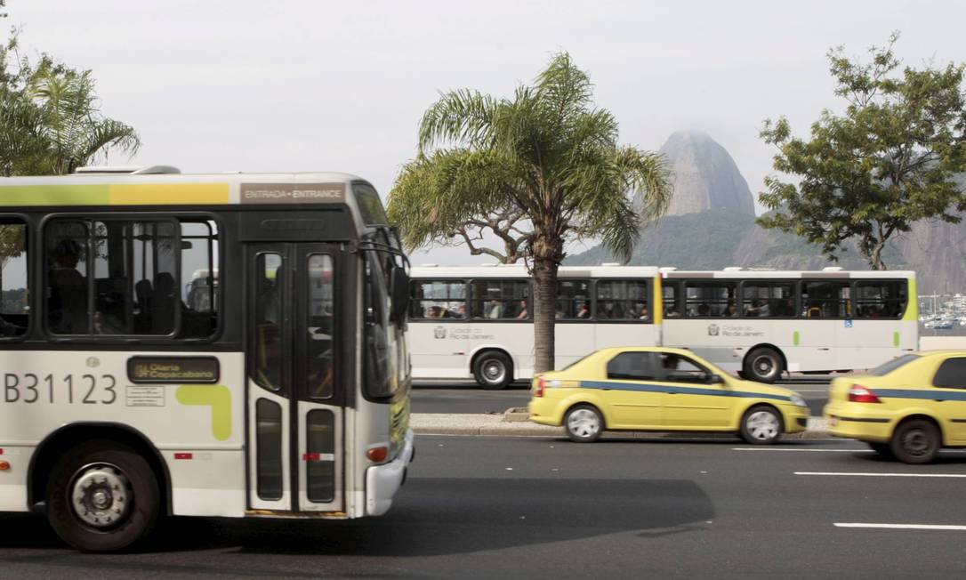 
Os novos ônibus são de empresas que venceram a primeira concorrência realizada para o serviço na cidade
Foto: Gustavo Stephan / O Globo