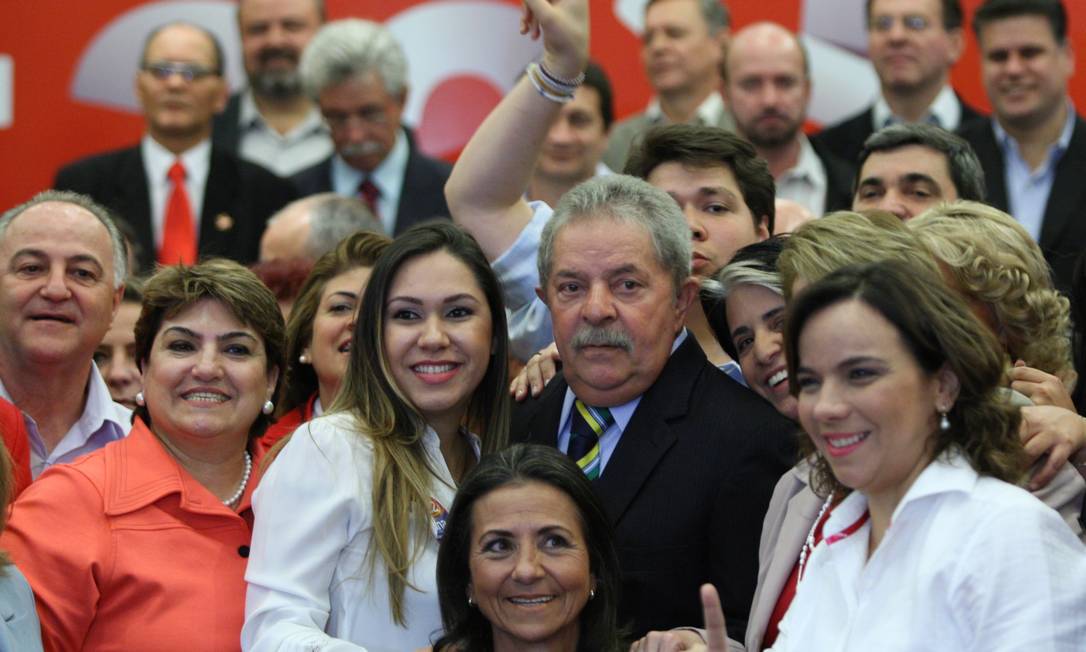 
Lula participa de gravação de comerciais com candidatos petistas
Foto: Marcos Alves/Ag. O Globo