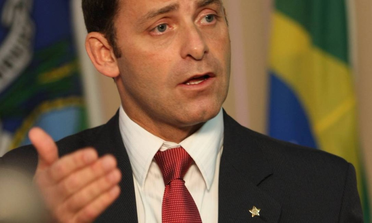 Exchefe de polícia tem carteira apreendida em blitz da Lei Seca