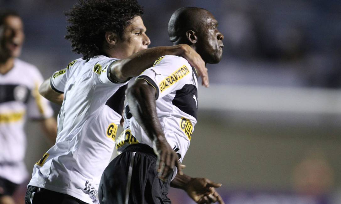 Seedorf marca e comanda virada do Botafogo no Serra Dourada - Jornal O ...